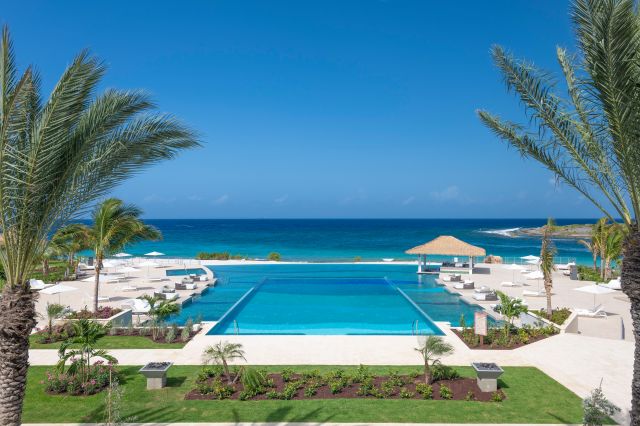 Infinity pool overlooking the ocean at Sandals Royal Curaçao